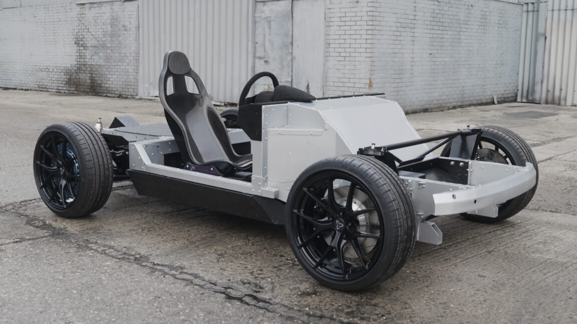 当甜甜圈遇上滑板:这对组合如何重新定义电动汽车的底层逻辑?