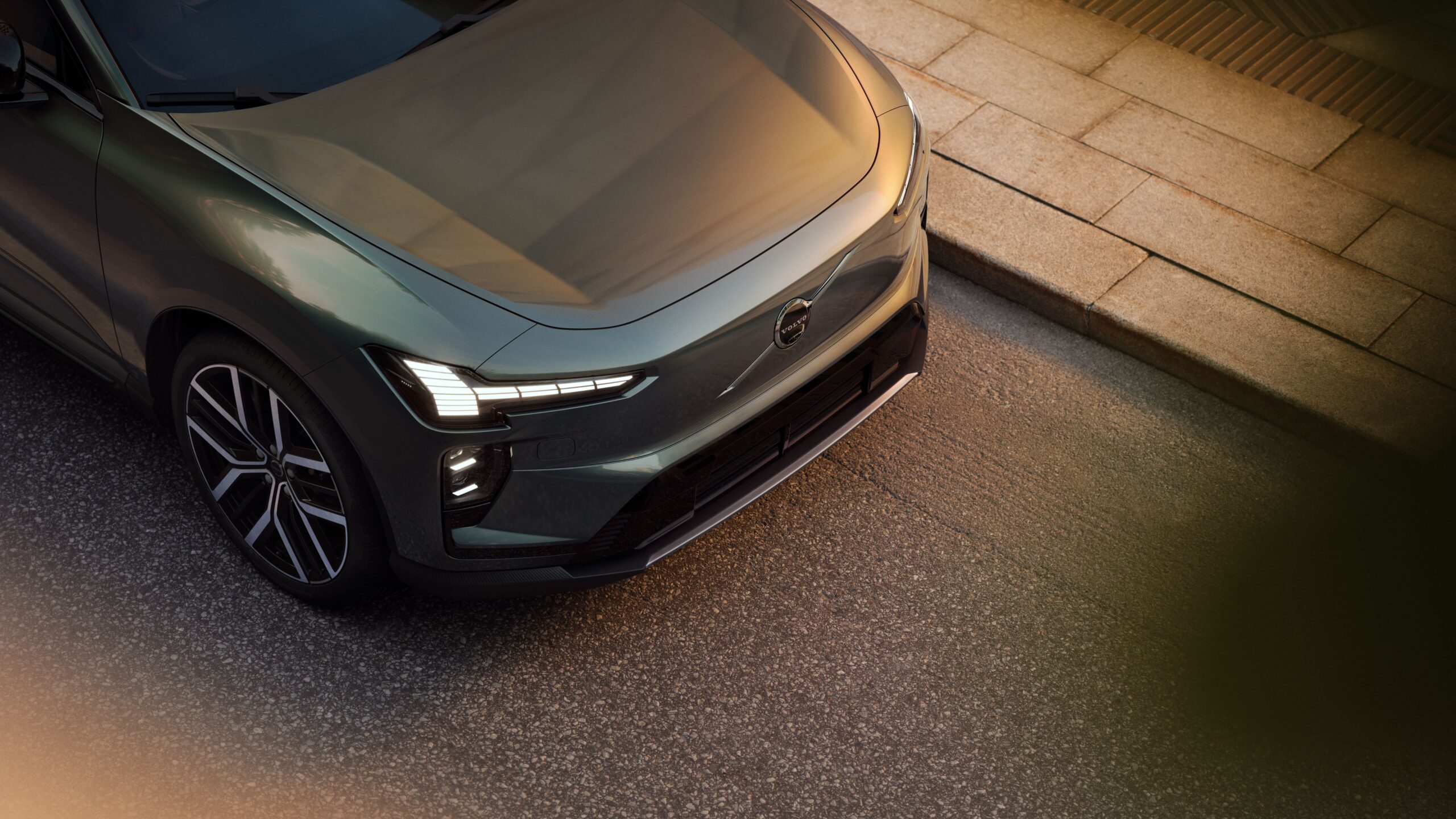 400公里续航+AI助理，沃尔沃EX60凭何敢卖6万美元？深度解析电动时代的“安全堡垒”进化论