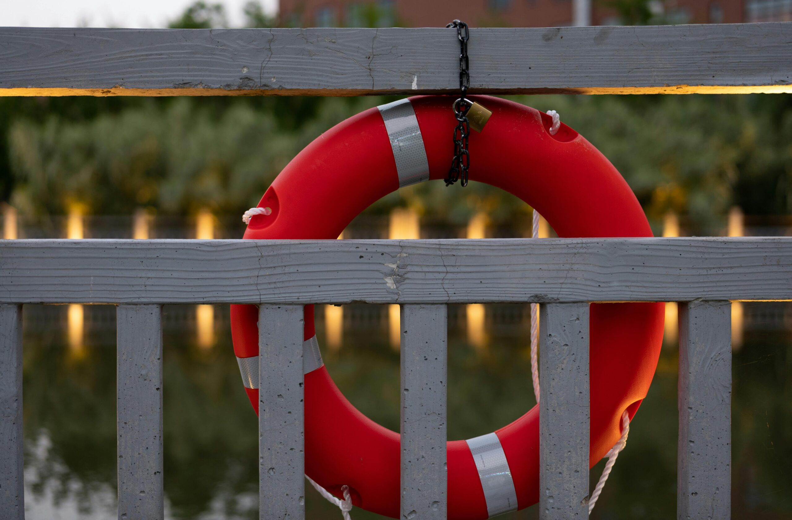 红色警报拉响!风暴钱德拉席卷英伦,“生命危险”洪水背后的气候警示与人类反思