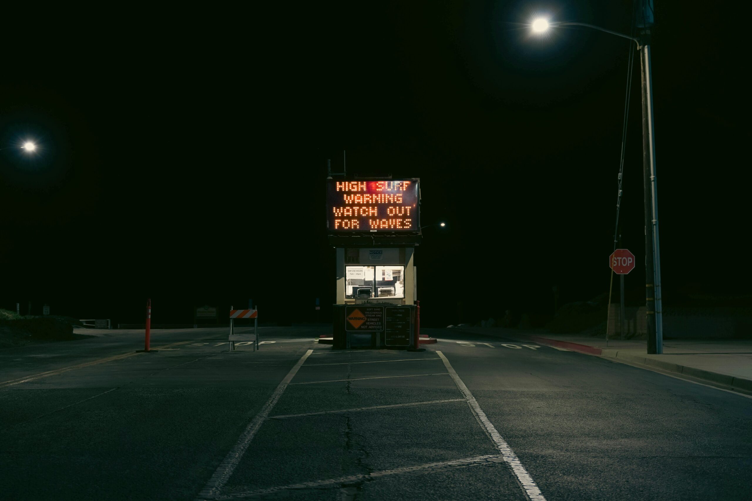 金正恩女儿现身国家陵墓：一场精心设计的继承序章？