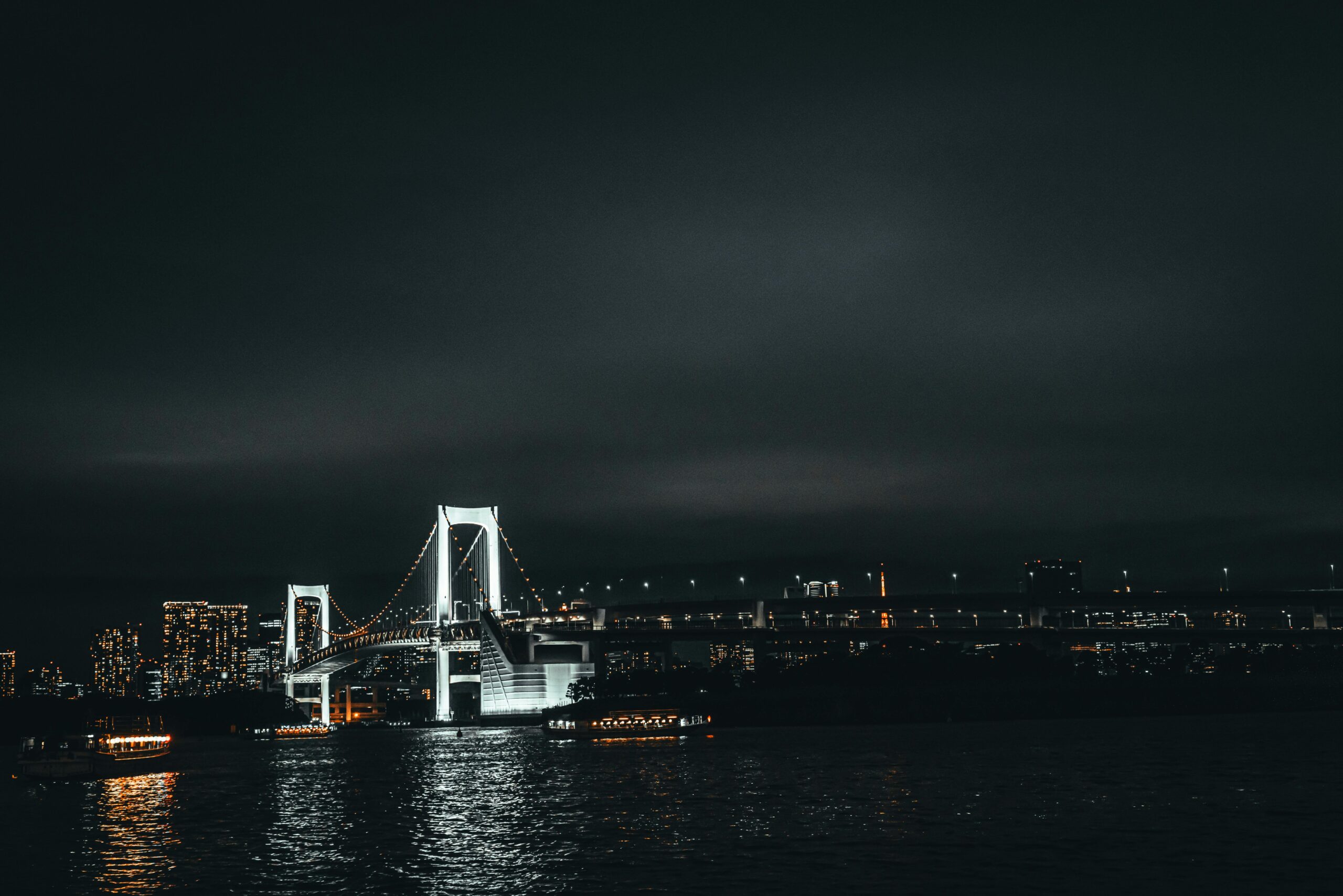 亚洲股市创纪录连涨背后：人工智能狂潮如何重塑全球资本流向？