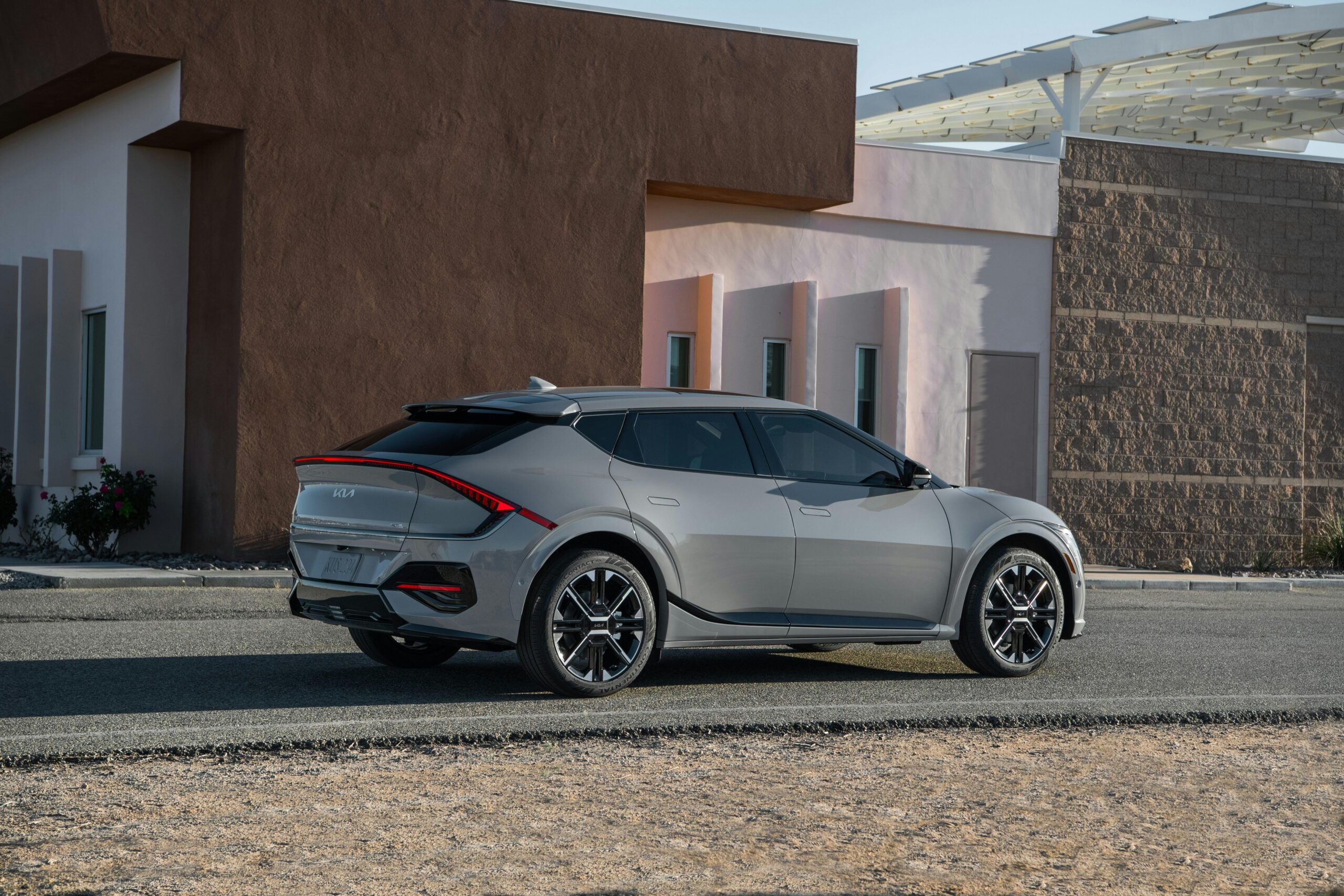 The Line神话破灭：170公里沙漠乌托邦缩水，沙特豪赌AI的野心与困局