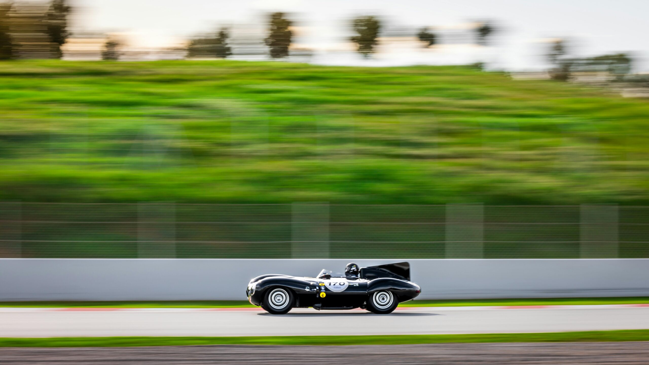 白银狂飙170%背后：被低估的“穷人之金”，正掀起一场比黄金更猛烈的财富革命