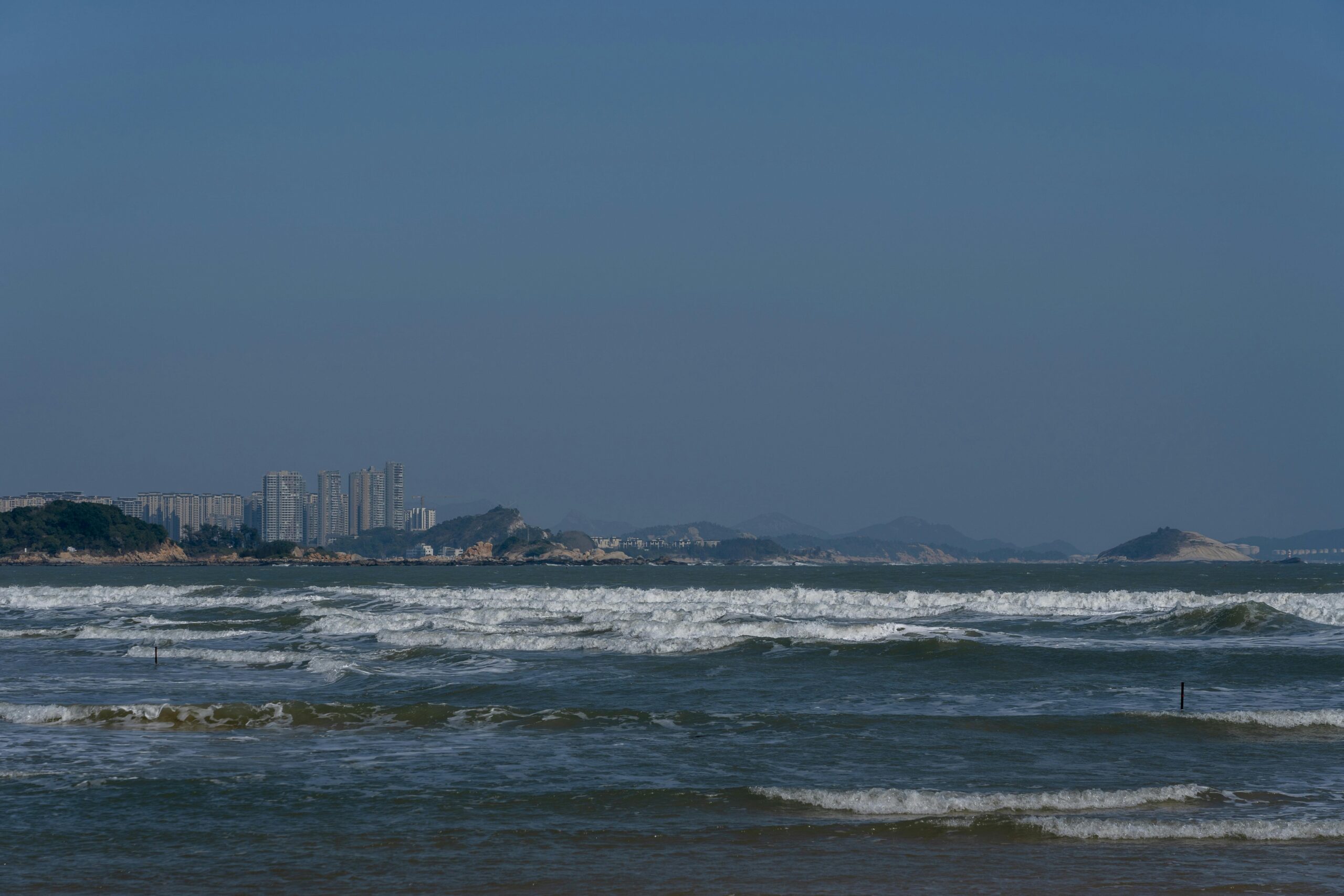 冰封大陆的“CT扫描”:南极冰下地形图如何预言地球未来?