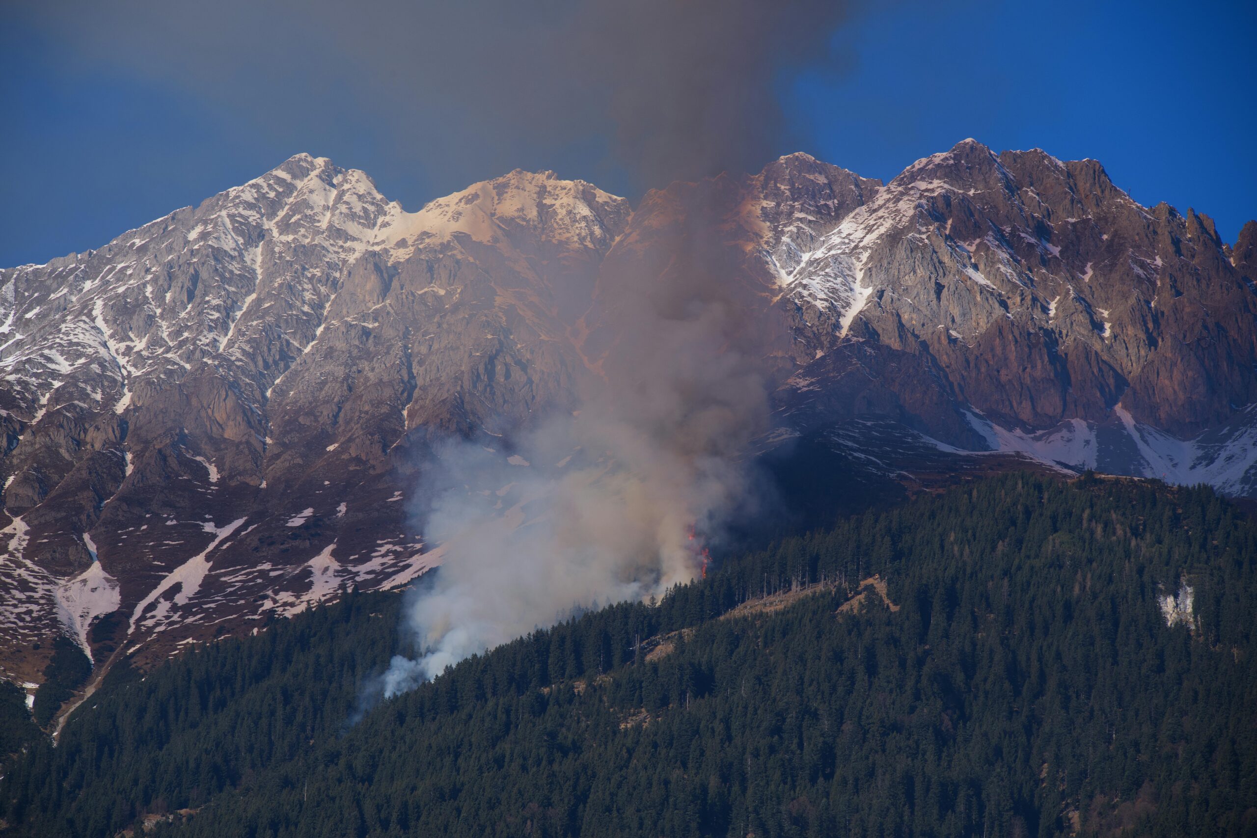 OpenAI收购Pinterest?一场可能颠覆搜索、电商与内容分发的“范式革命”