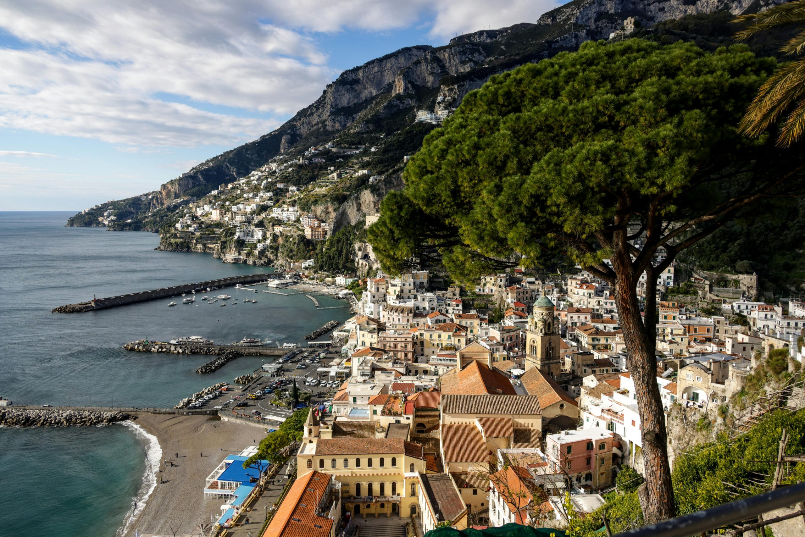 算法退潮，人性复归：2026年十大艺术趋势揭示的深层文化转向