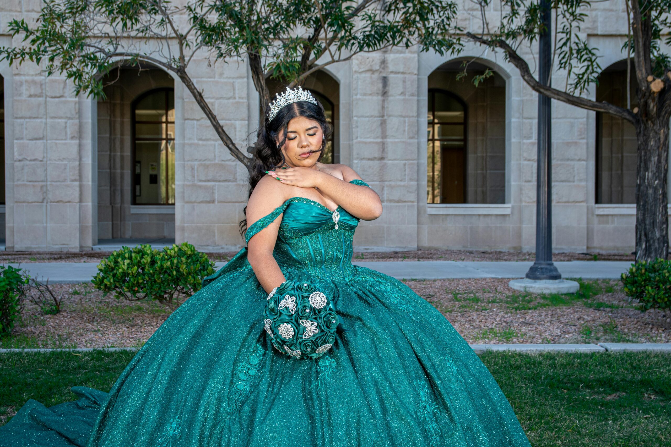 Uber的“最出众机器人”亮相CES：联手Lucid与Nuro，自动驾驶棋局迎来“三车协同”？