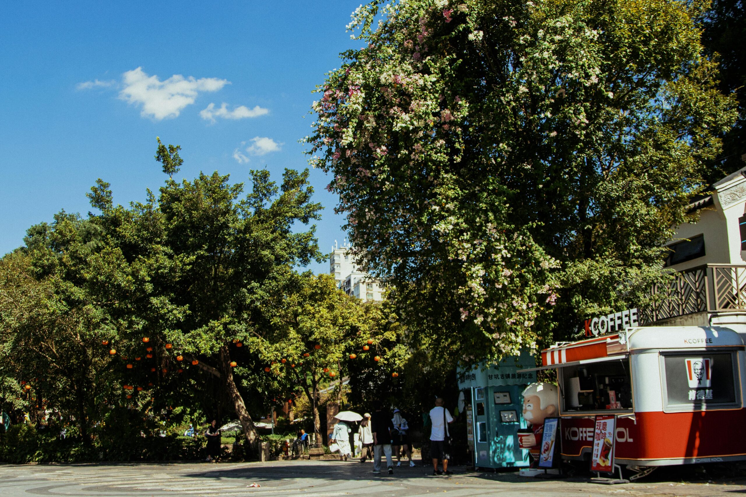 迪拜2026斋月野心：30天烟花与无人机秀，是文化盛宴还是信仰异化？