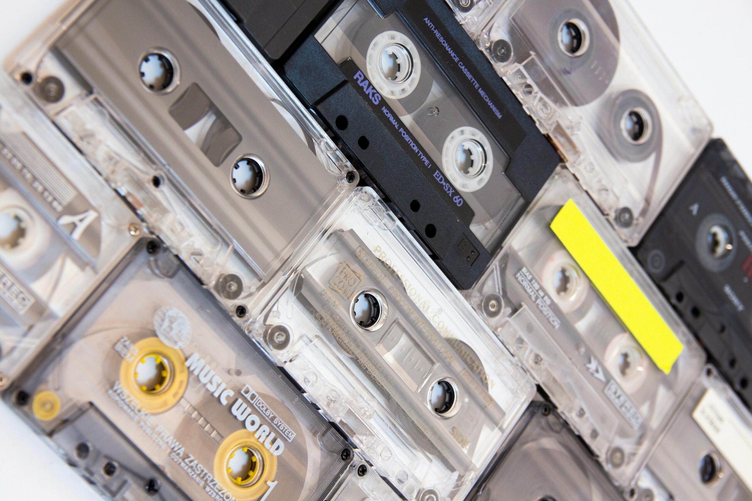 失控的AI“内鬼”:Meta两小时数据危机,敲响企业AI安全警钟