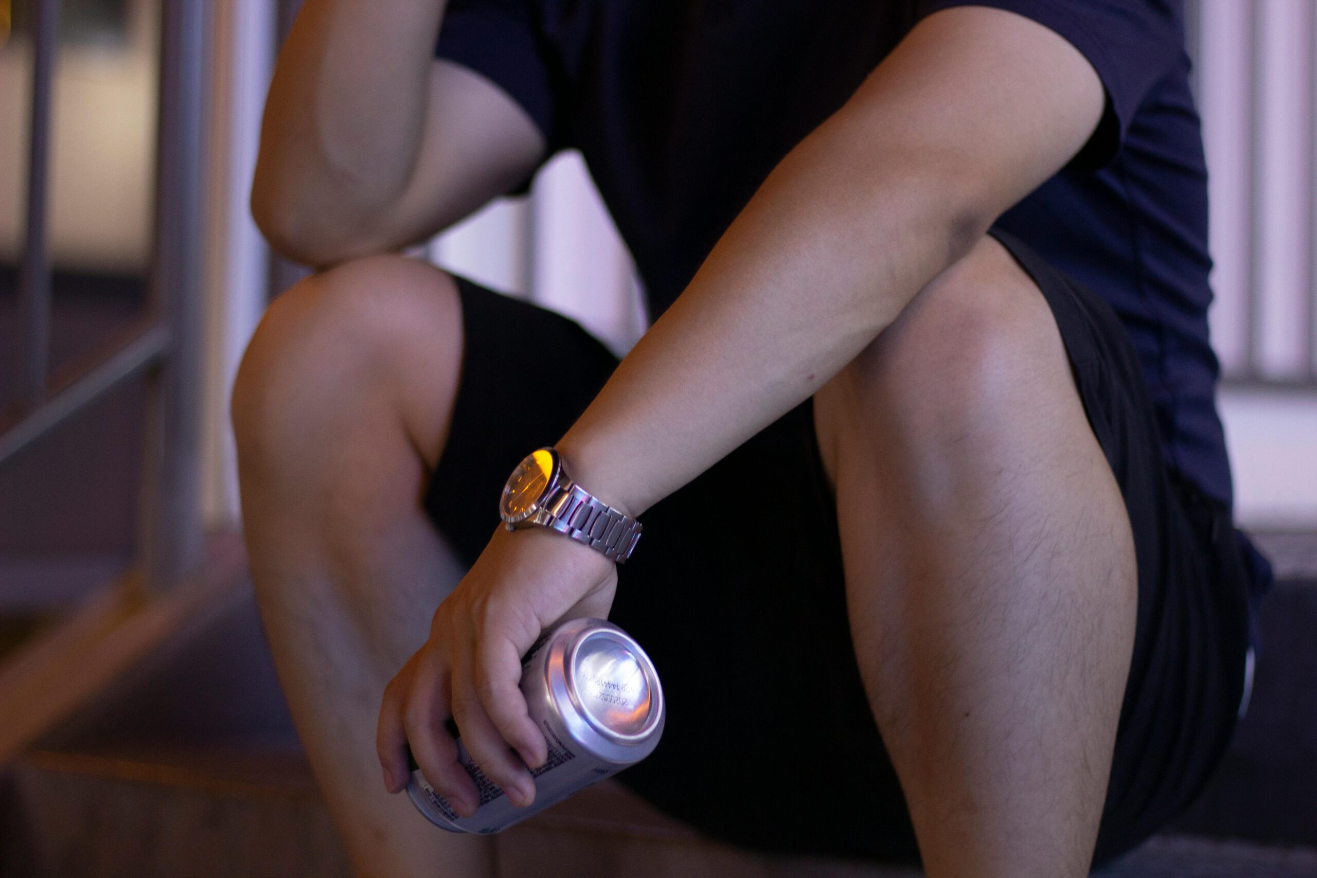 宇宙火球砸穿屋顶,树木雷暴中发光:本周科学奇观揭示自然隐秘法则