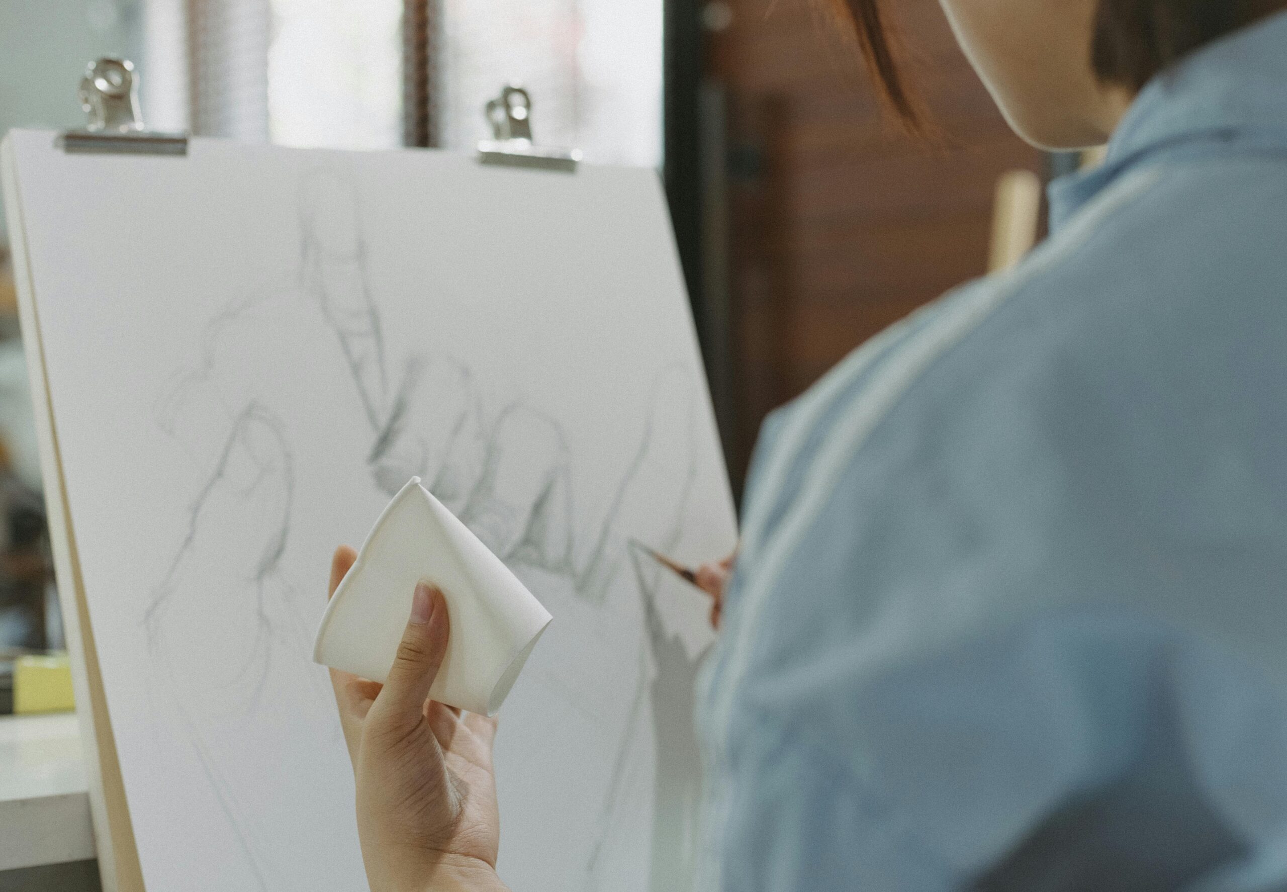 三幅名画深夜离奇失窃：艺术黑市魅影与博物馆安防之殇