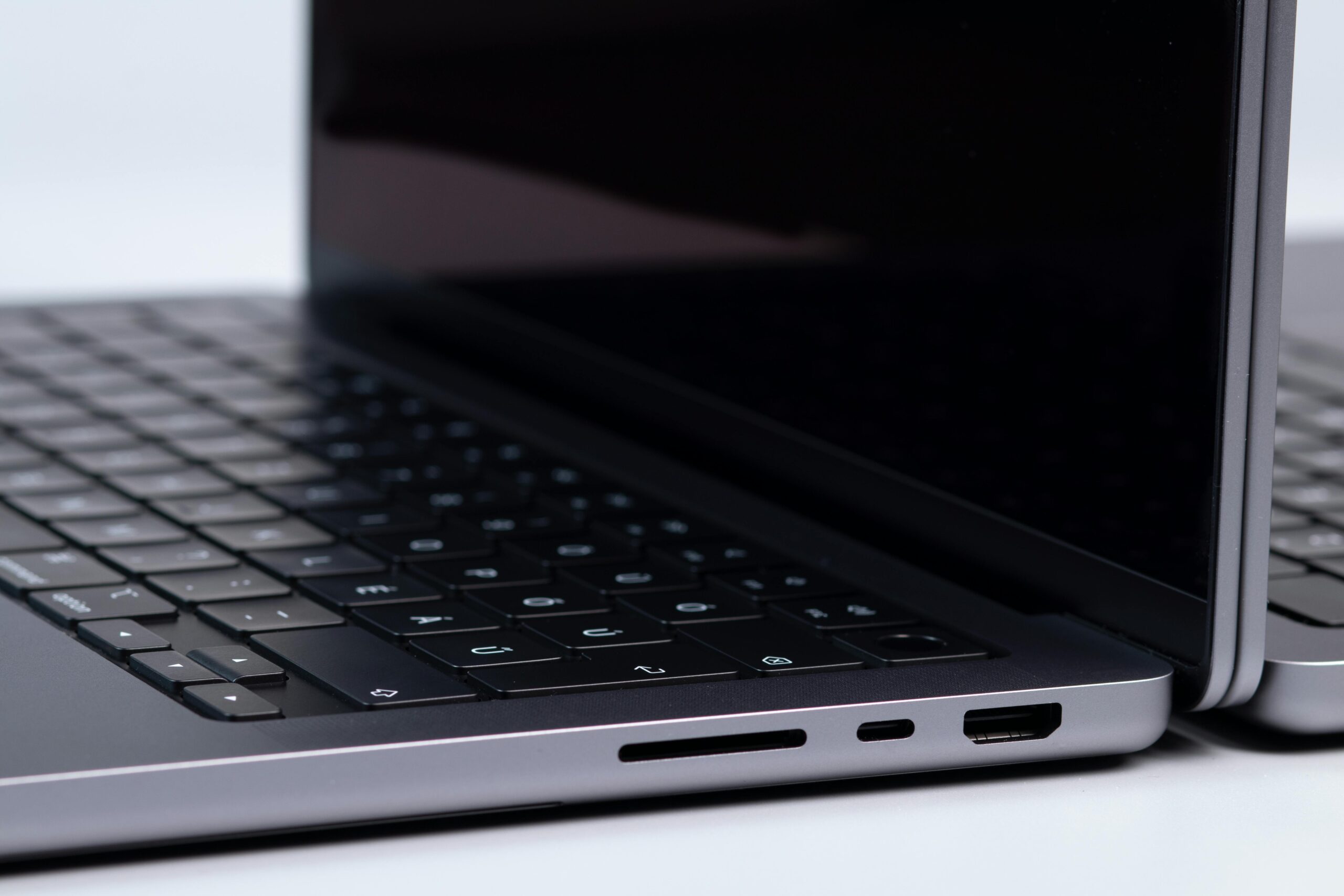 Framework Laptop 13 Pro深度评测:当“模块化”遇见“高端质感”,是Linux用户的终极梦想吗?