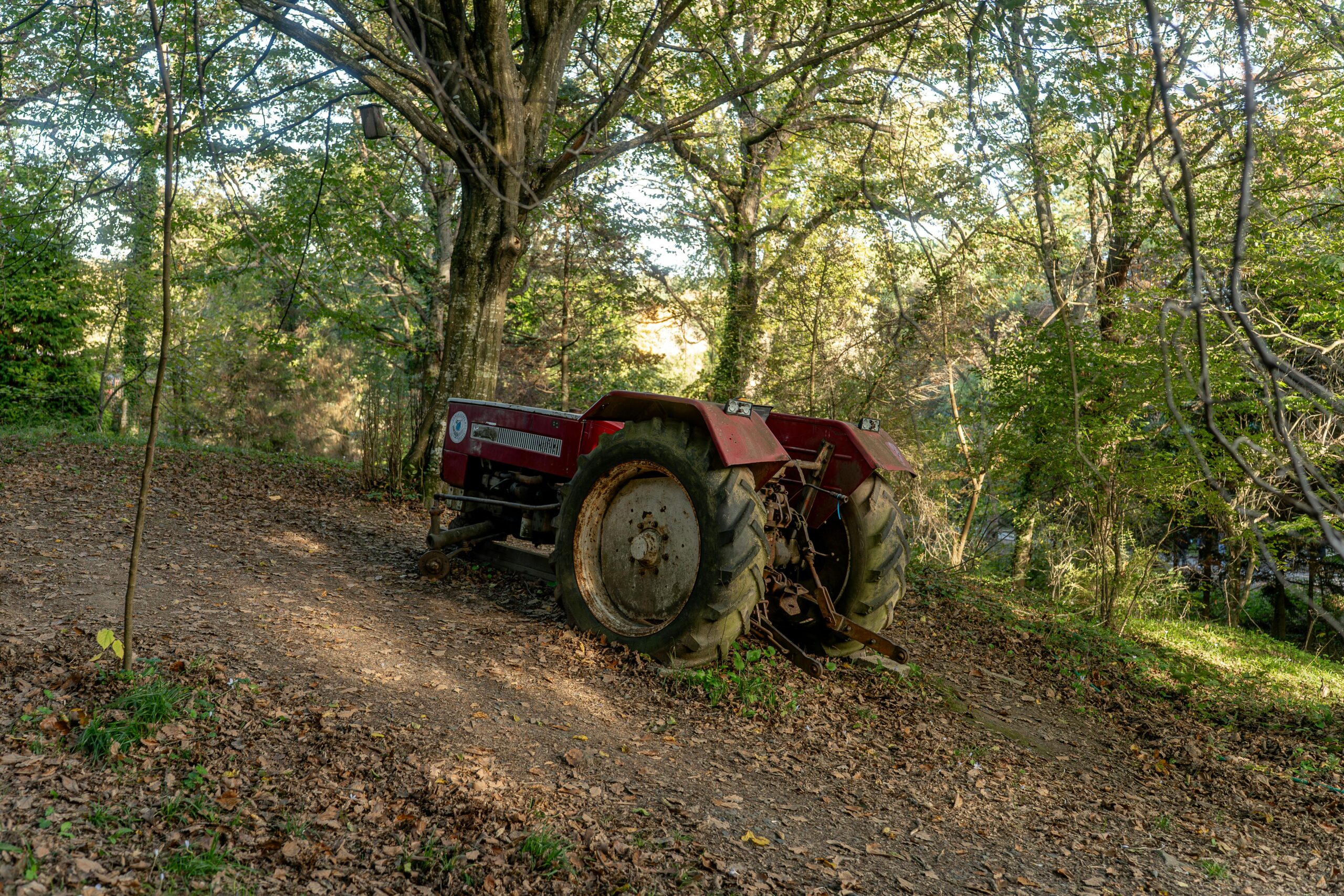 烧光数亿美金,AI拖拉机神话崩塌:科技农业的泡沫与硬伤