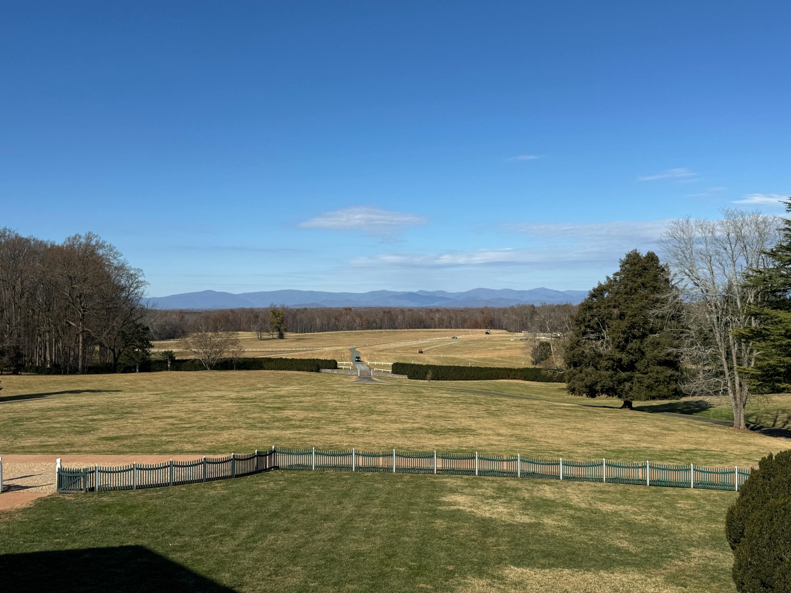 AI狂飙背后的“电荒”危机:200部法律为何管不住算法的碳足迹?