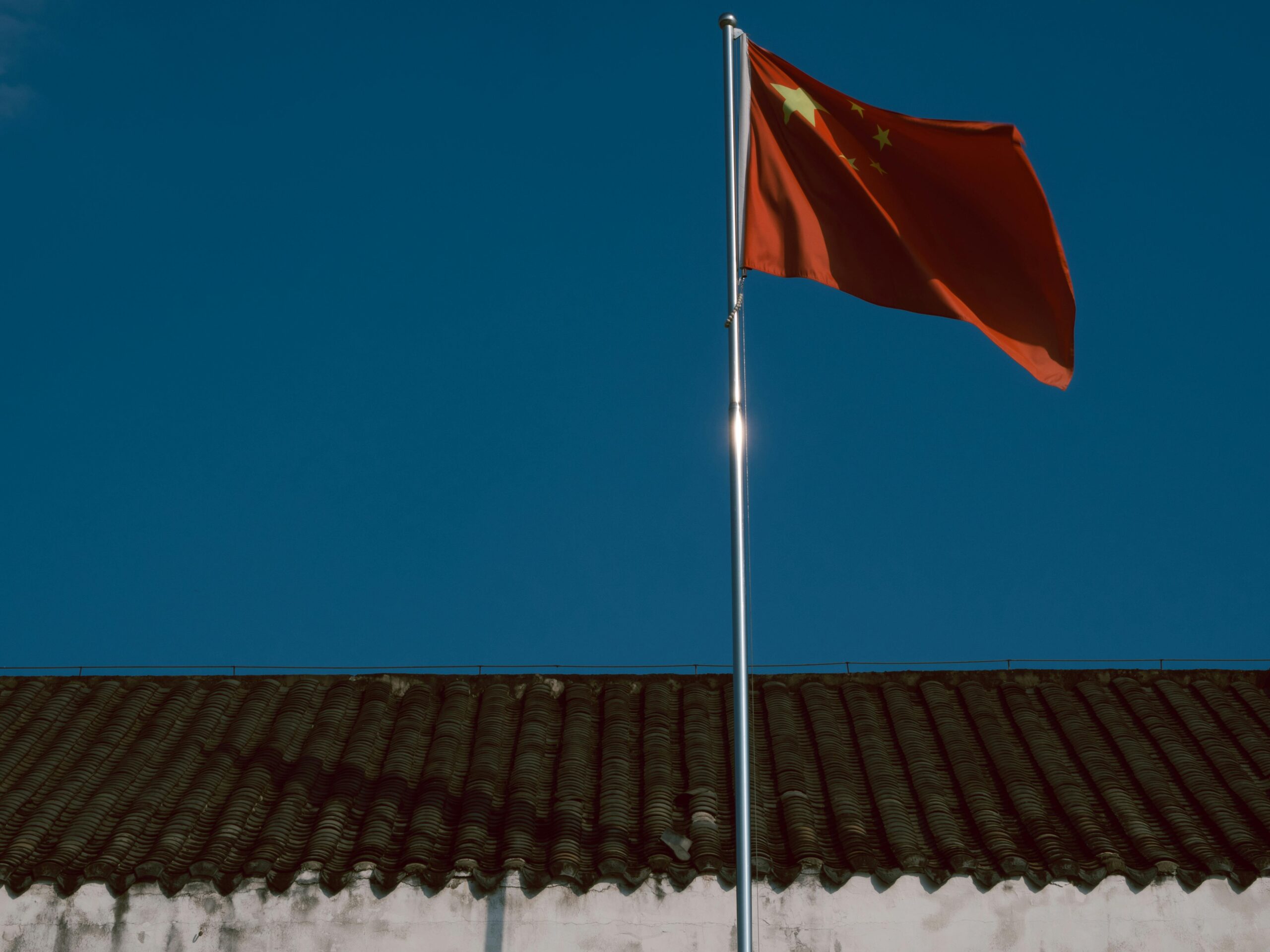 中国AI的“开放”迷思:开源盛宴背后,是技术突围还是战略陷阱?