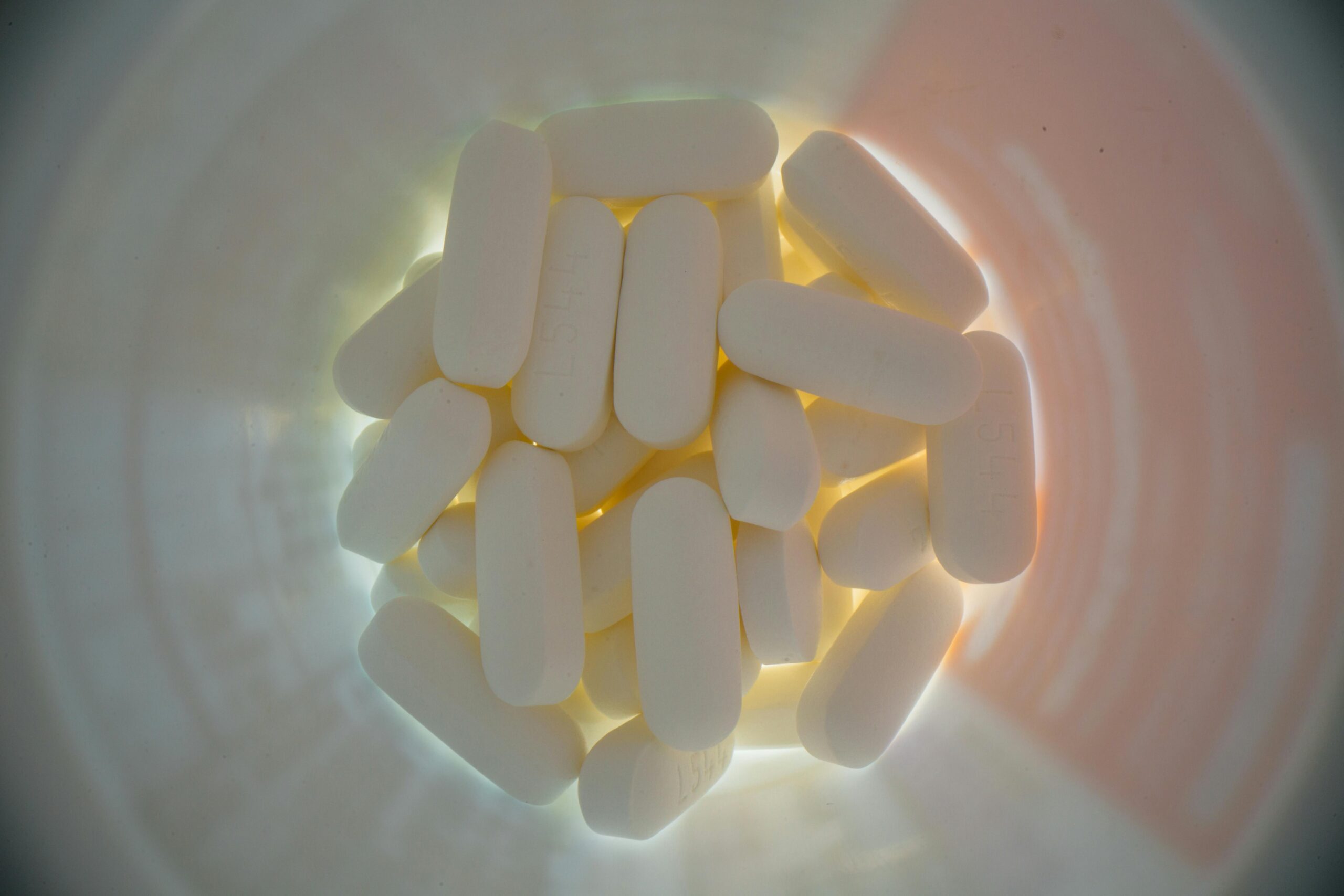 孕期泰诺与自闭症:一场科学对谣言的胜利,为何我们仍须警惕?