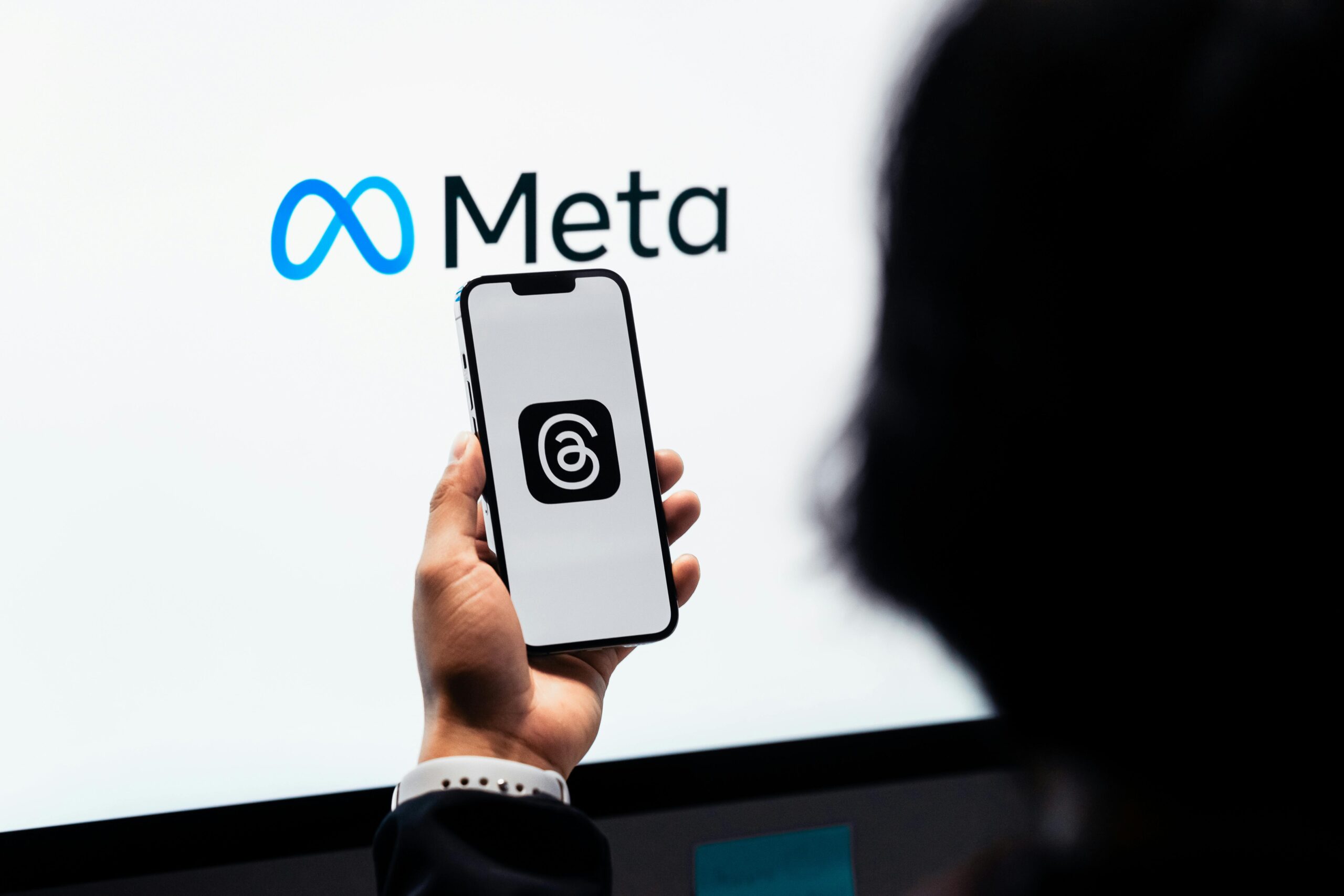 Meta联手AWS部署自研芯片，Agentic AI的“军备竞赛”已进入硬件决胜局
