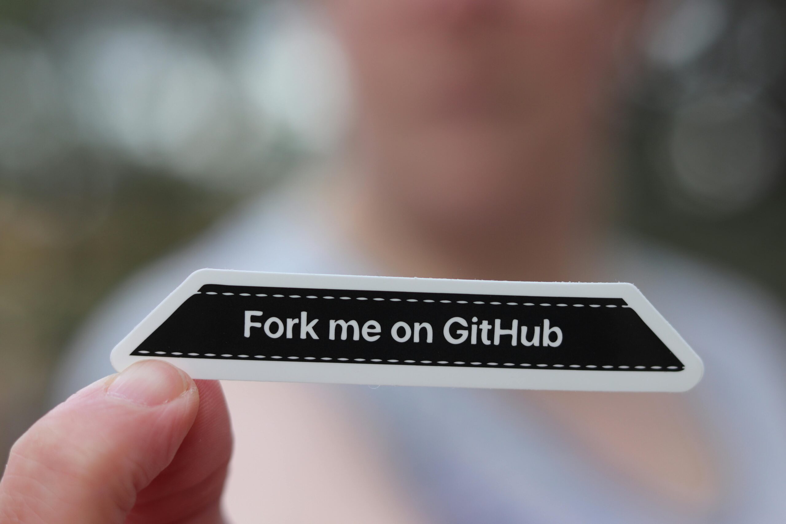 GitHub六小时极限修复:AI挖洞时代,代码仓库的生死时速