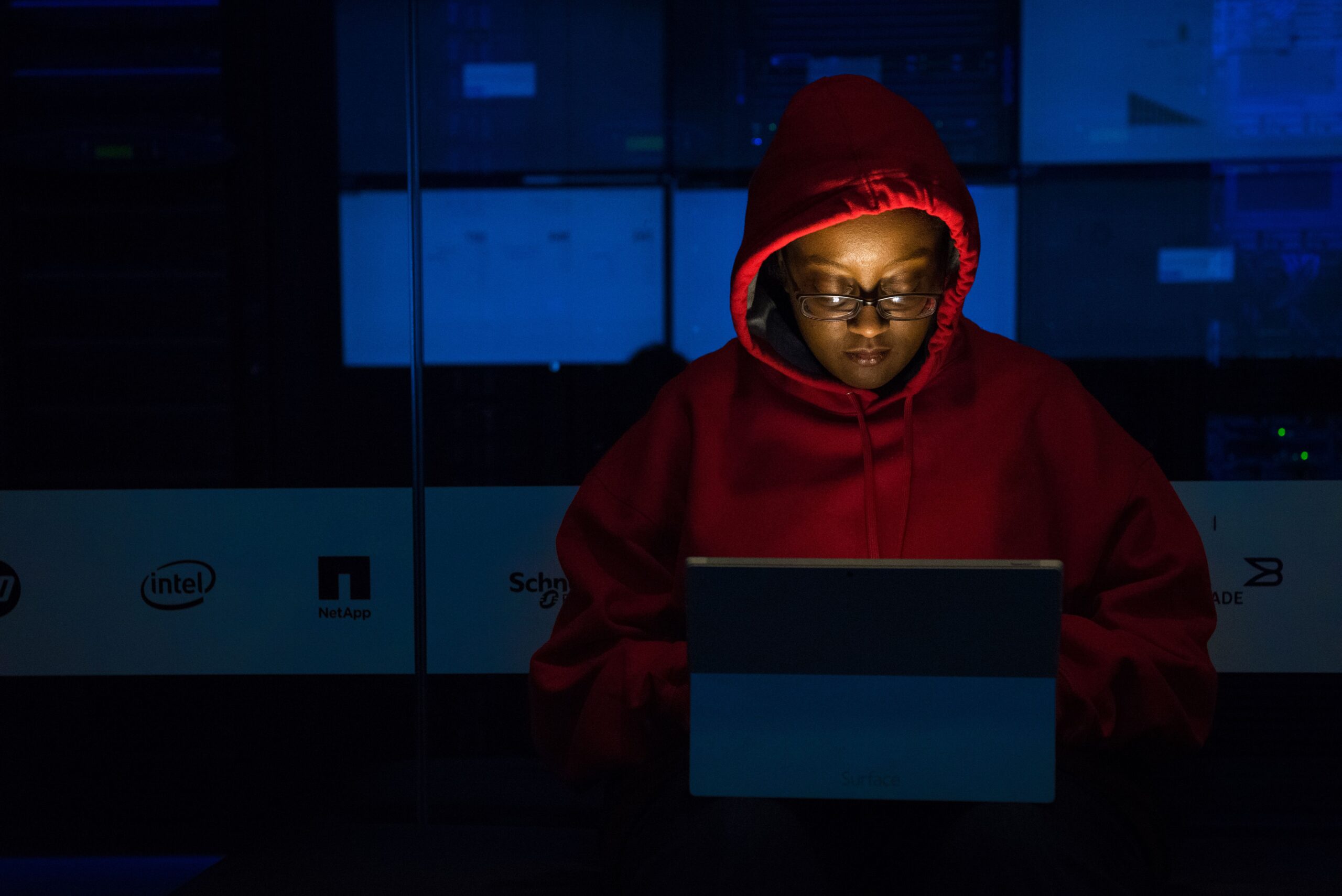 纳德拉的“免费”牌:微软如何用OpenAI技术重塑云服务格局?