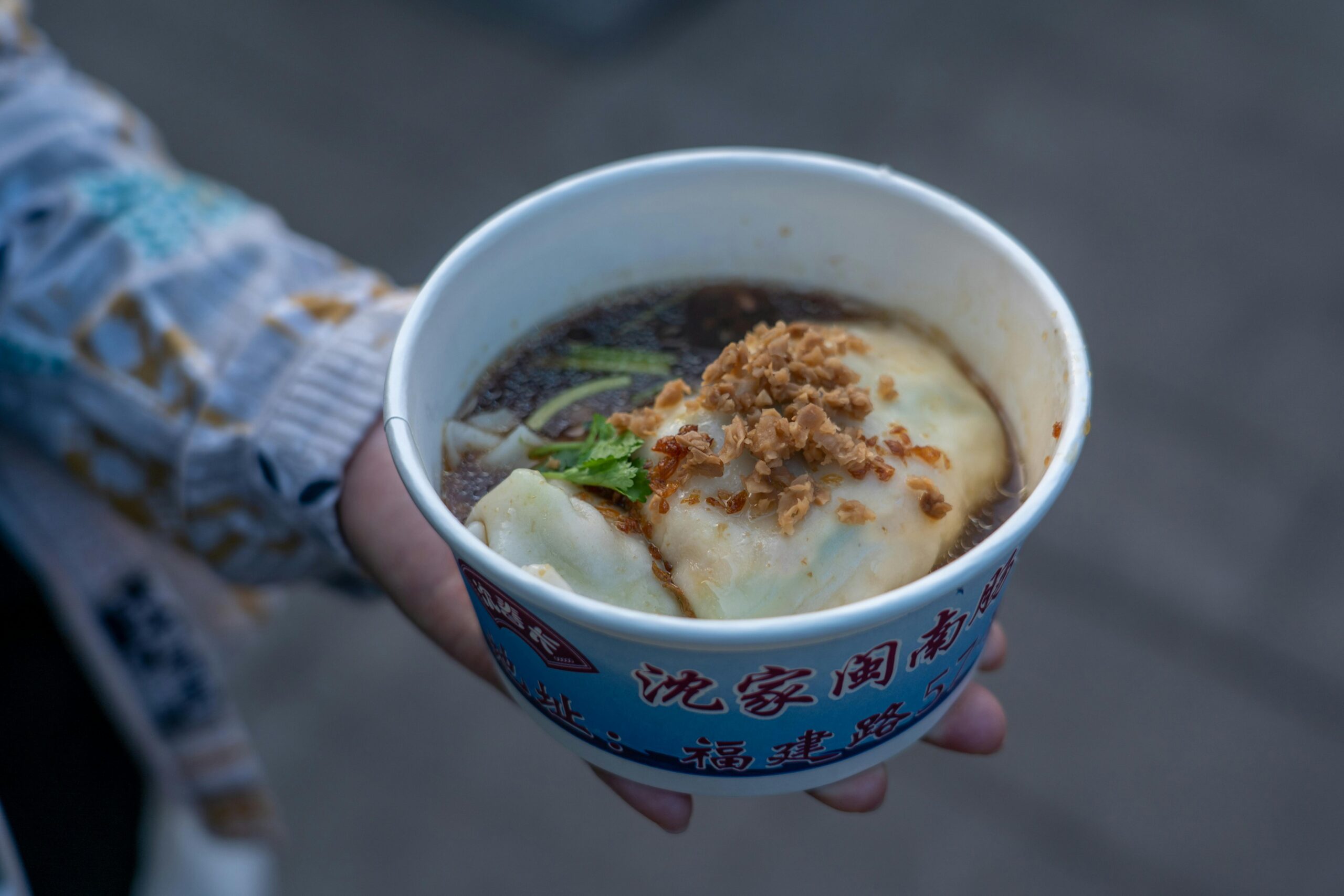 蚂蚁帝国的隐秘食堂:放射性成像如何揭开昆虫社会的食物分配真相