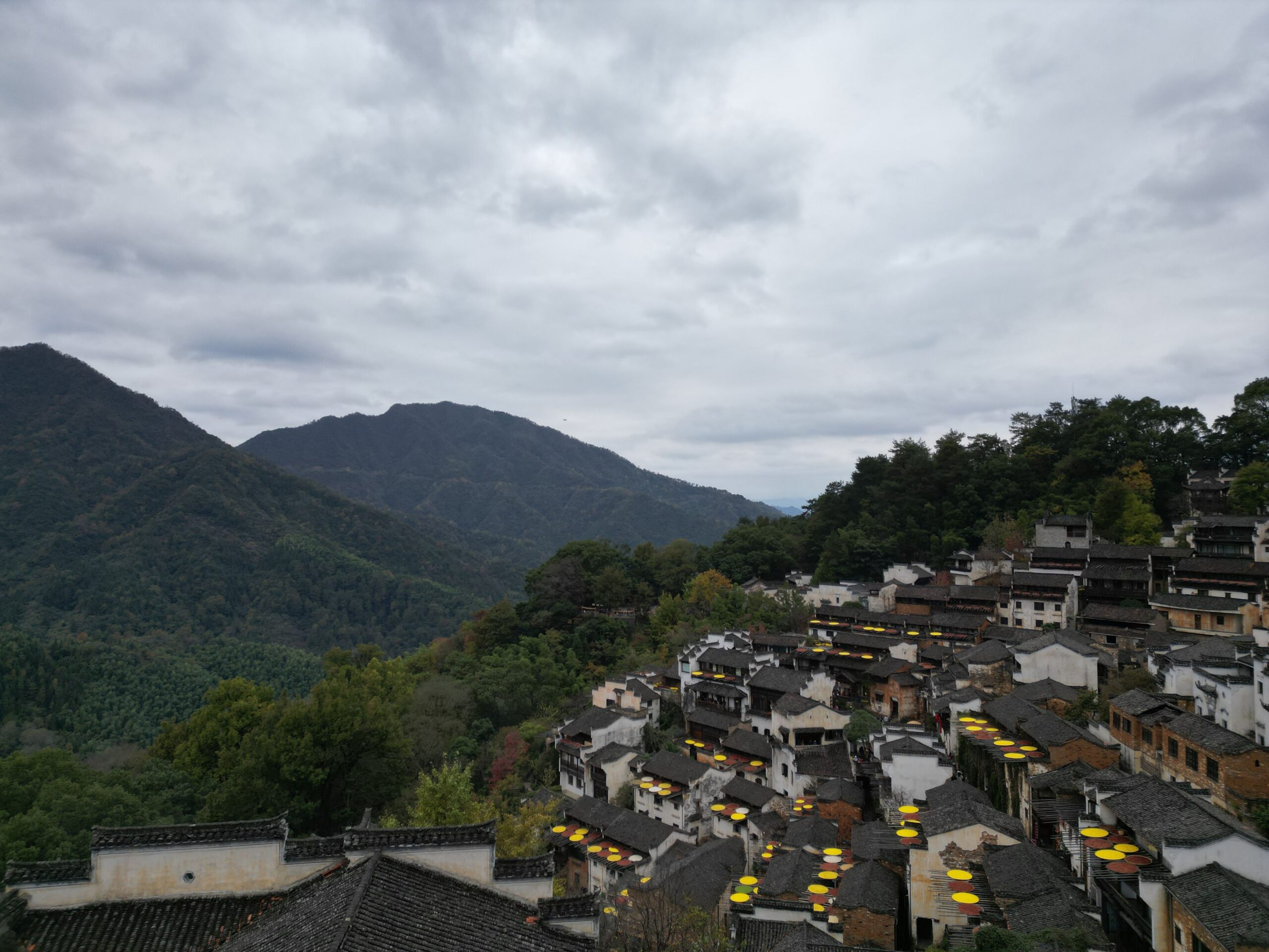 当星链终端穿越国境:一场对抗数字铁幕的“地下互联网战争”