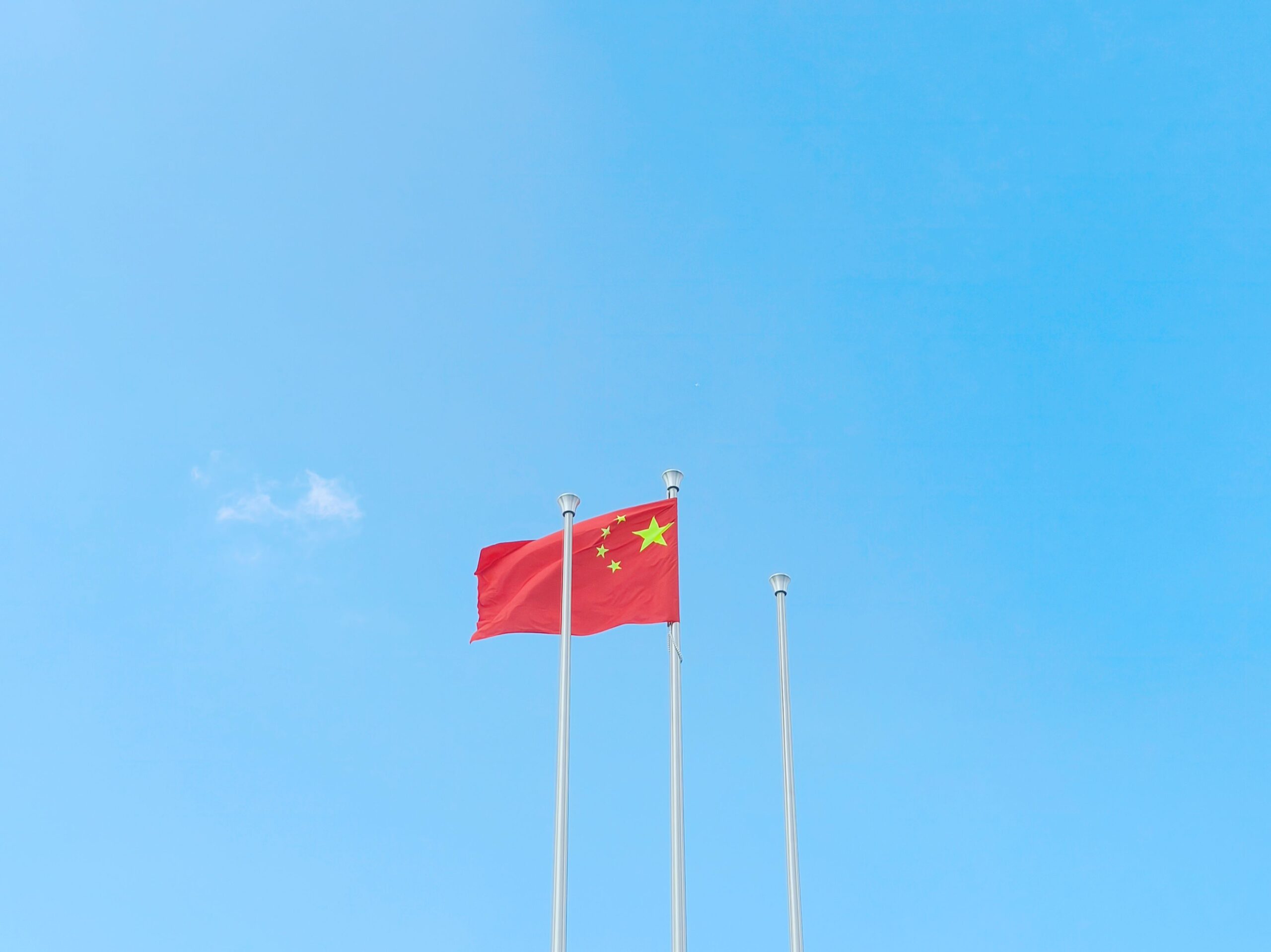中美AI对话暗藏玄机：关税暂停或再延长，一场”技术换空间”的博弈开始了