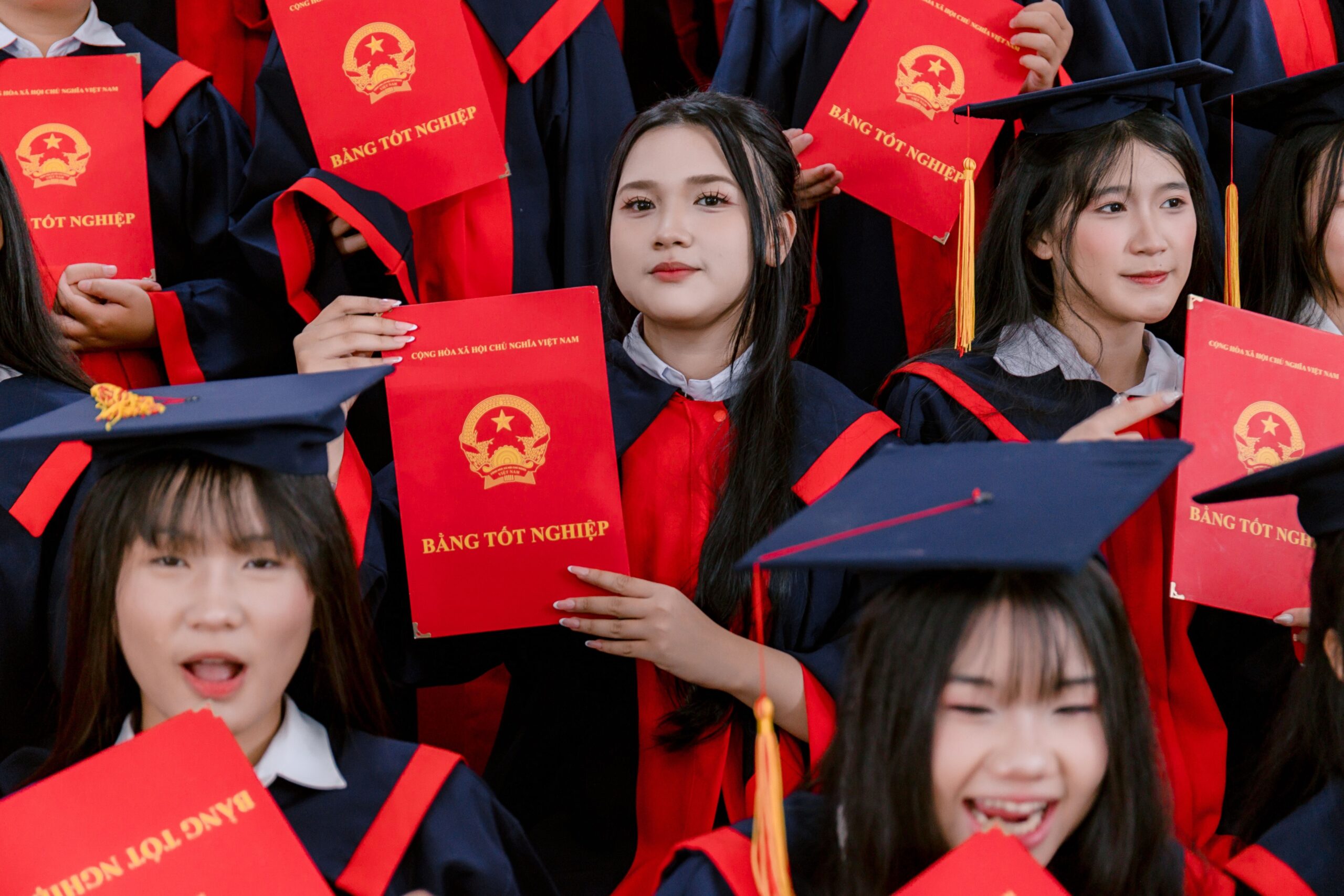 当新加坡大学生带着两年工作经验毕业,AI时代的就业焦虑该被重新定义了