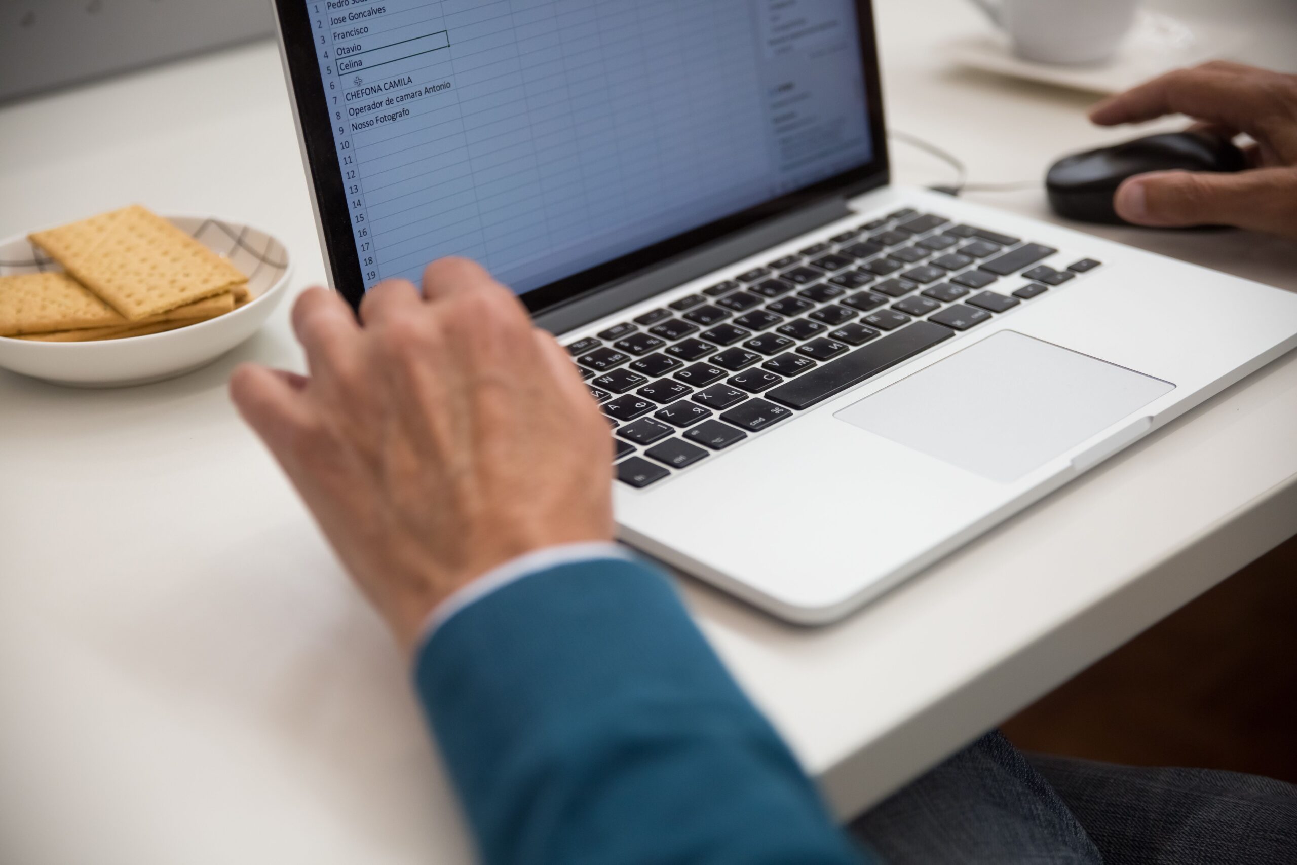 微软把Word、Excel塞进Copilot,这不是升级,是办公软件的“改朝换代”